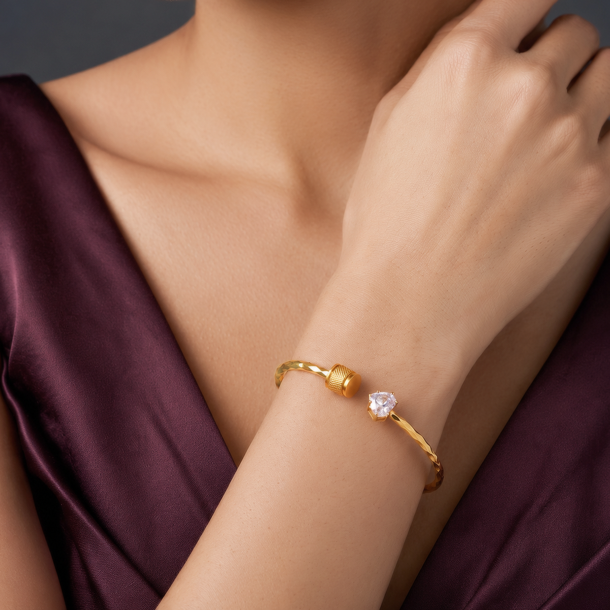 Desihi Bracelet Anti-Tarnish Gold Plated Heart Bangle (Adjustable Size)