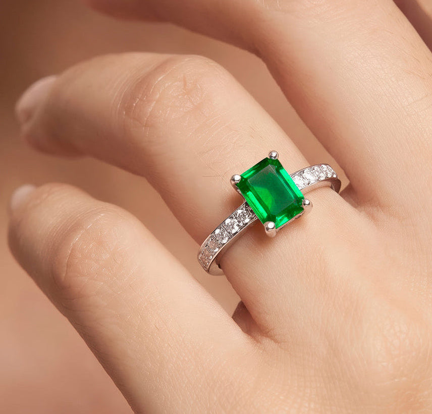 Desihi Ring Anti-Tarnish Emerald Green Crystal (Adjustable Size)