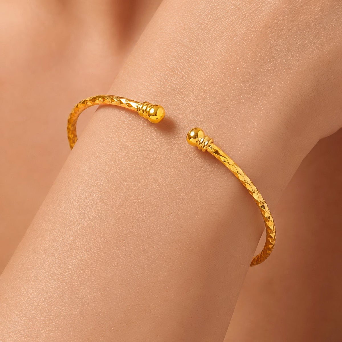 Desihi Bracelet Anti-Tarnish Gold Plated Textured Open Bangle (Adjustable Size)