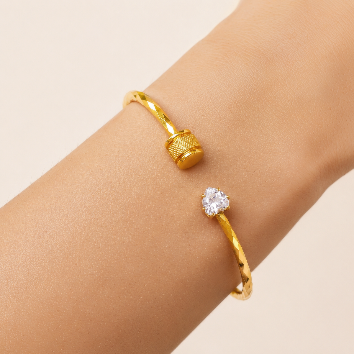 Desihi Bracelet Anti-Tarnish Gold Plated Heart Bangle (Adjustable Size)