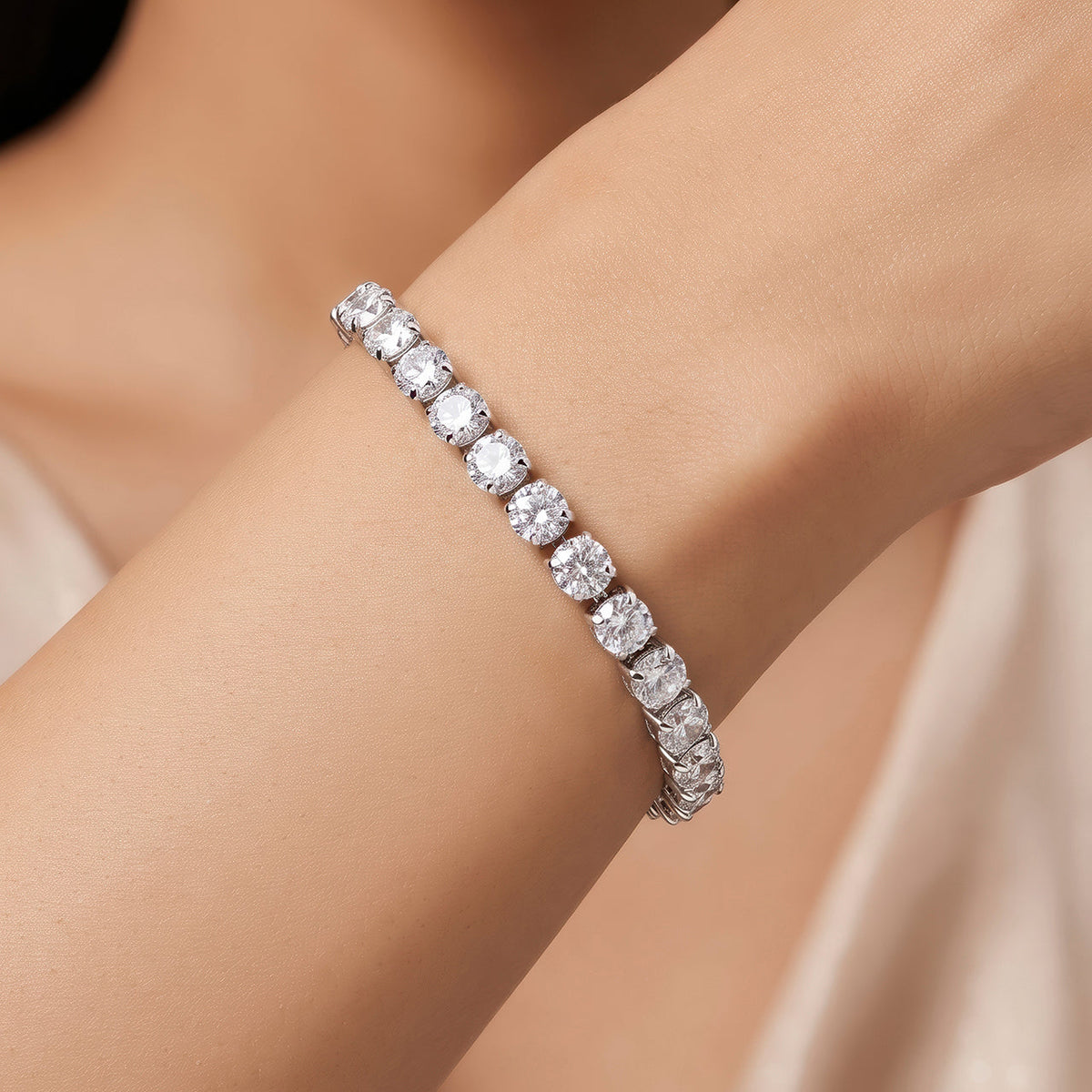 Desihi Bracelet Anti-Tarnish Silver Plated Round Crystals (Adjustable Size)