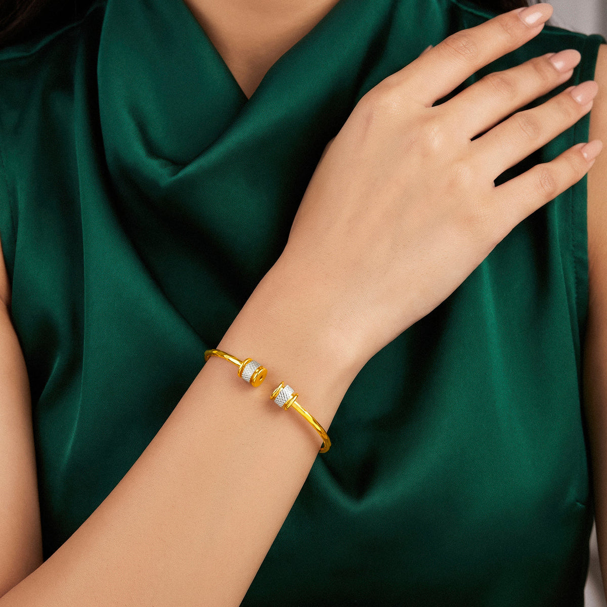 Desihi Bracelet Anti-Tarnish Gold Plated Hammered Open Cuff (Adjustable Size)