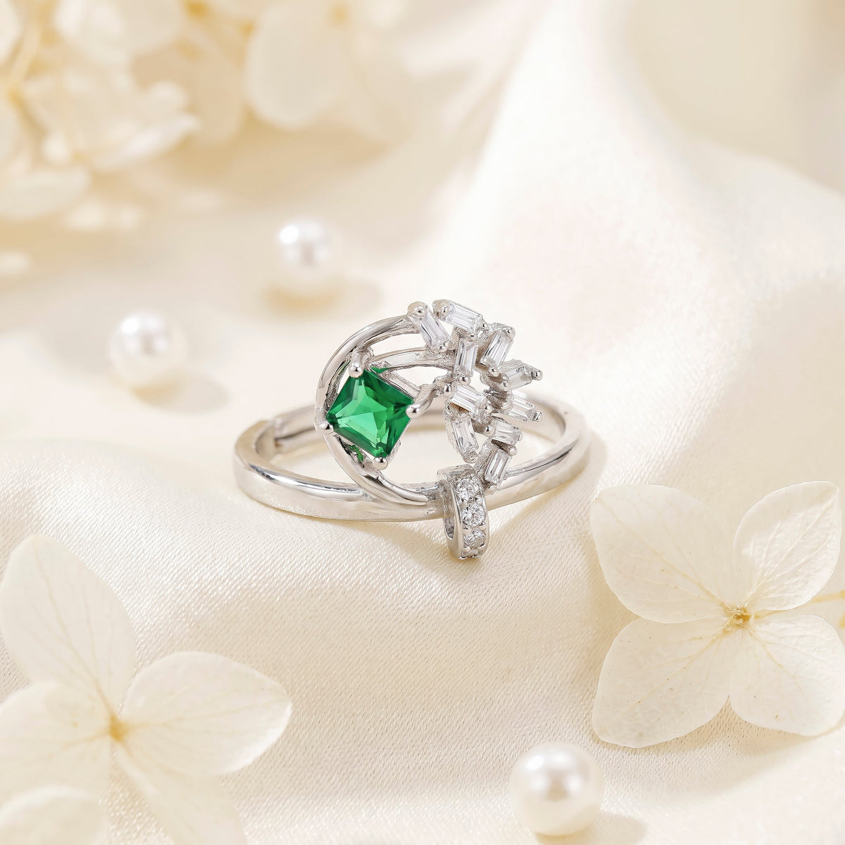 Desihi Ring Anti-Tarnish Leafy Emerald Bypass (Adjustable Size)