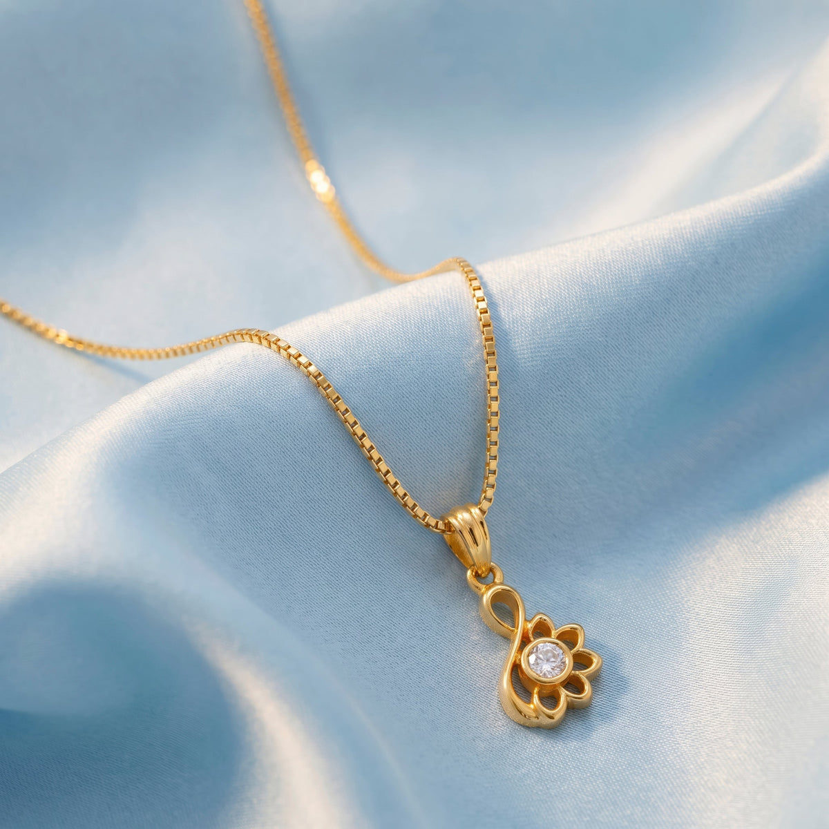 Desihi Necklace Anti-Tarnish Infinity Floral Chain